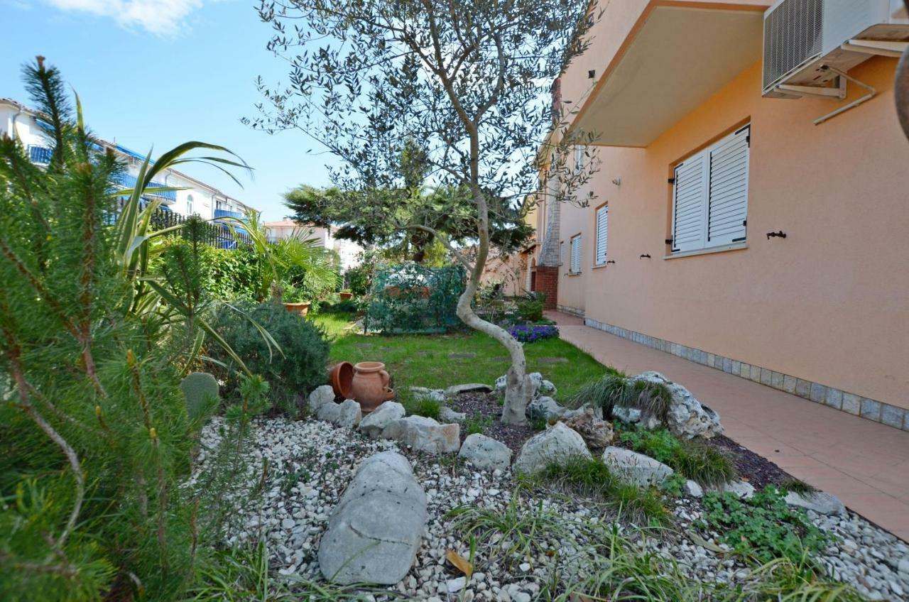 Villa Di Te Nema Pula Exteriör bild